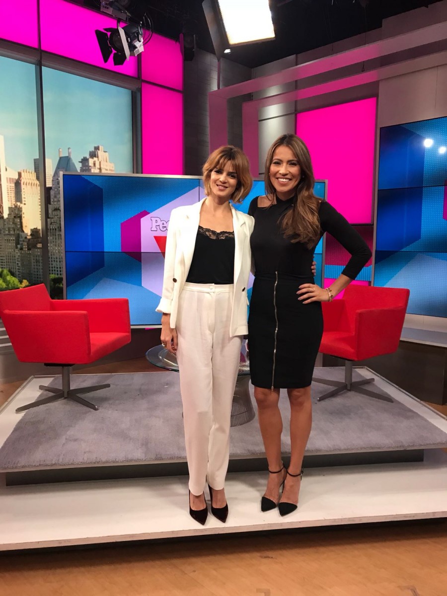 la actriz clara lago con traje de chaqueta y pantalon de apparentia programa people