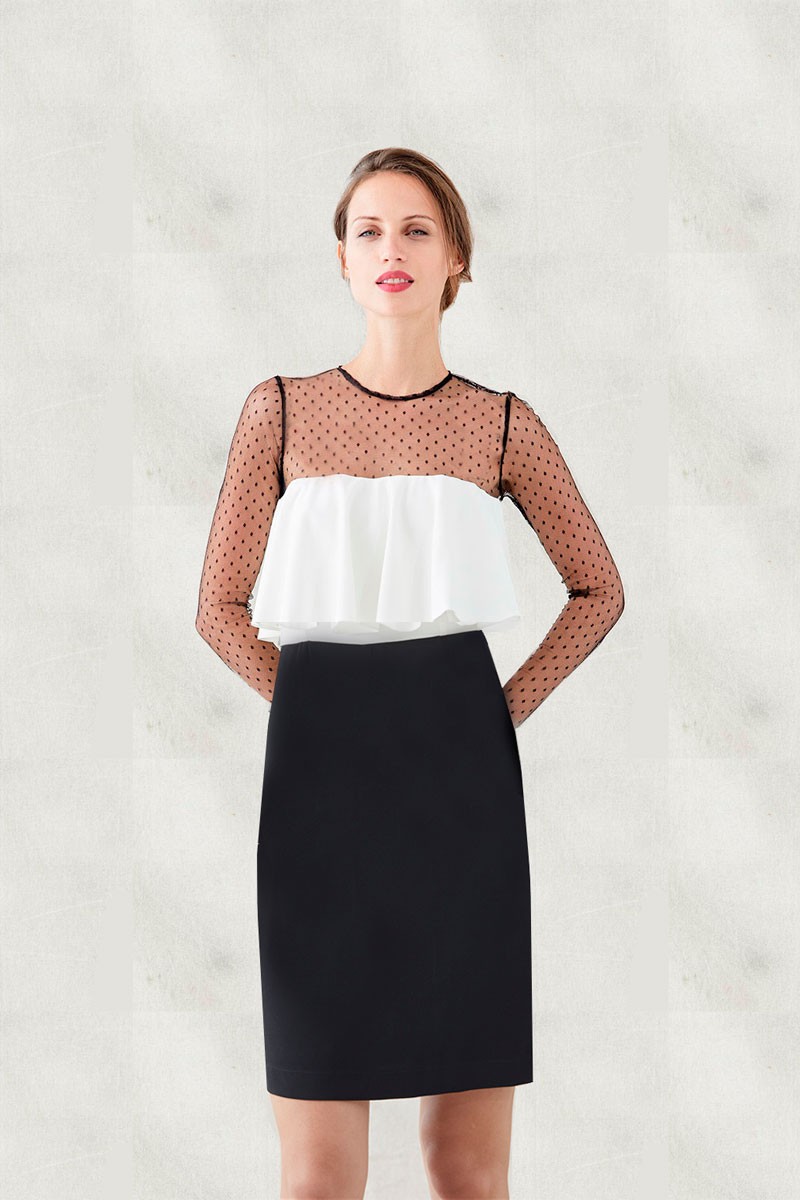 vestido corto blanco y negro con plumeti amalia de apparentia para invitadas