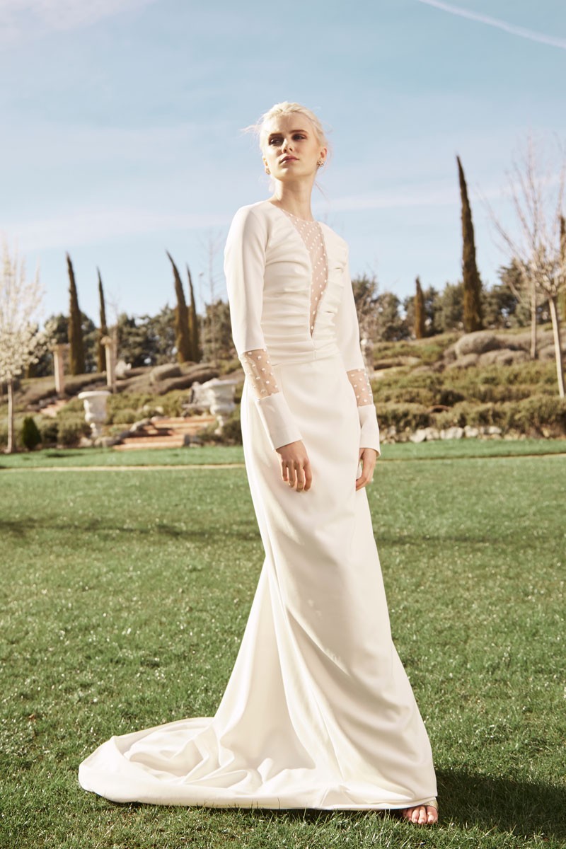 vestido largo con escote plumetti bridal collection apparentia